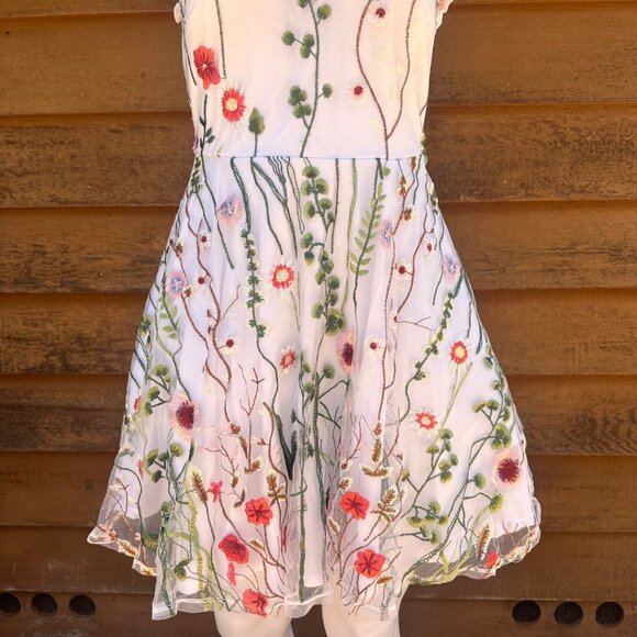 City Studio Floral Embroidered Sleeveless Fit & Flare Dress Size 11 White Multic - Picture 8 of 8